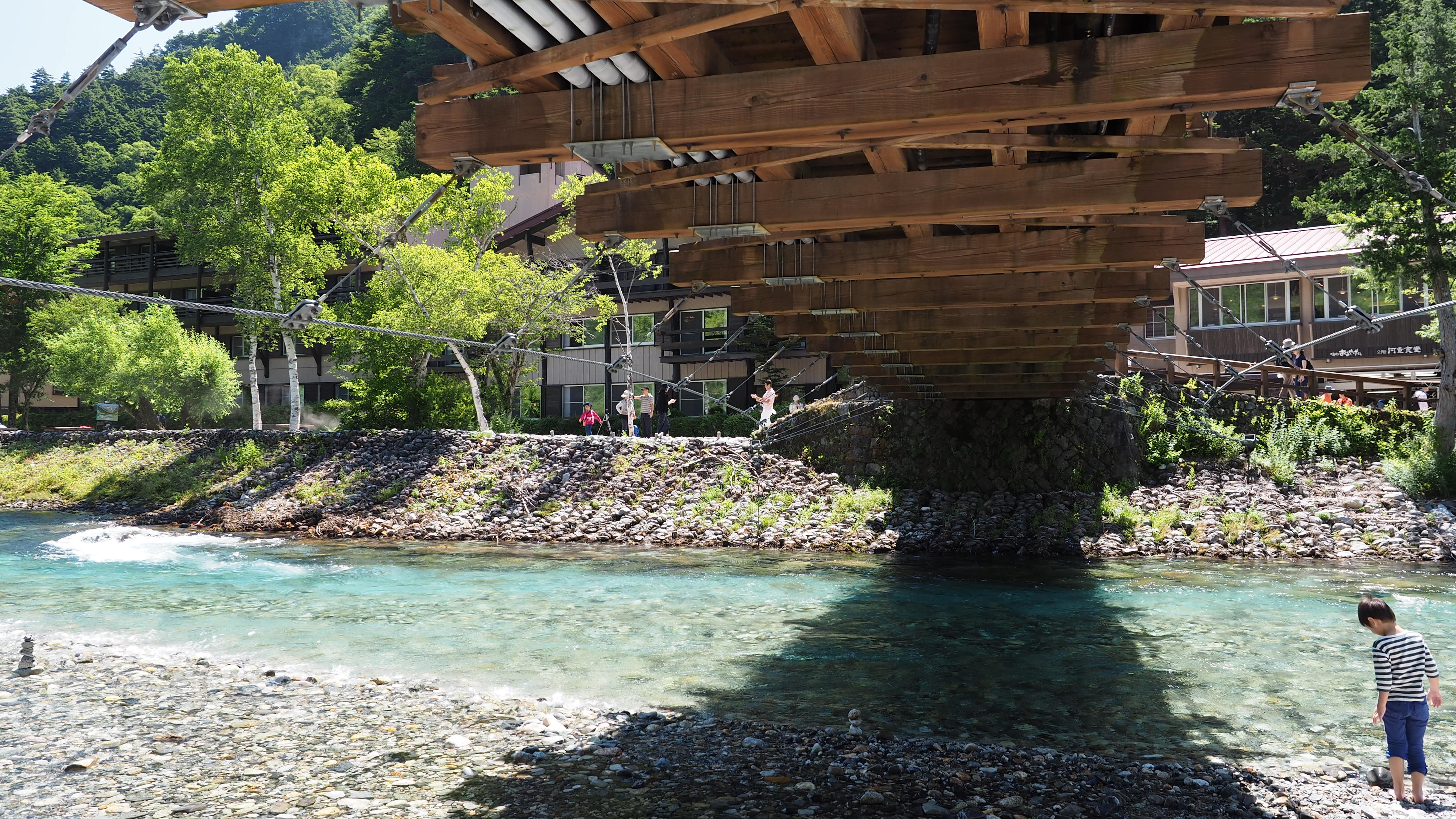 Fotografia real relacionada a Kamikochi: o vale protegido no coração dos Alpes Japoneses.