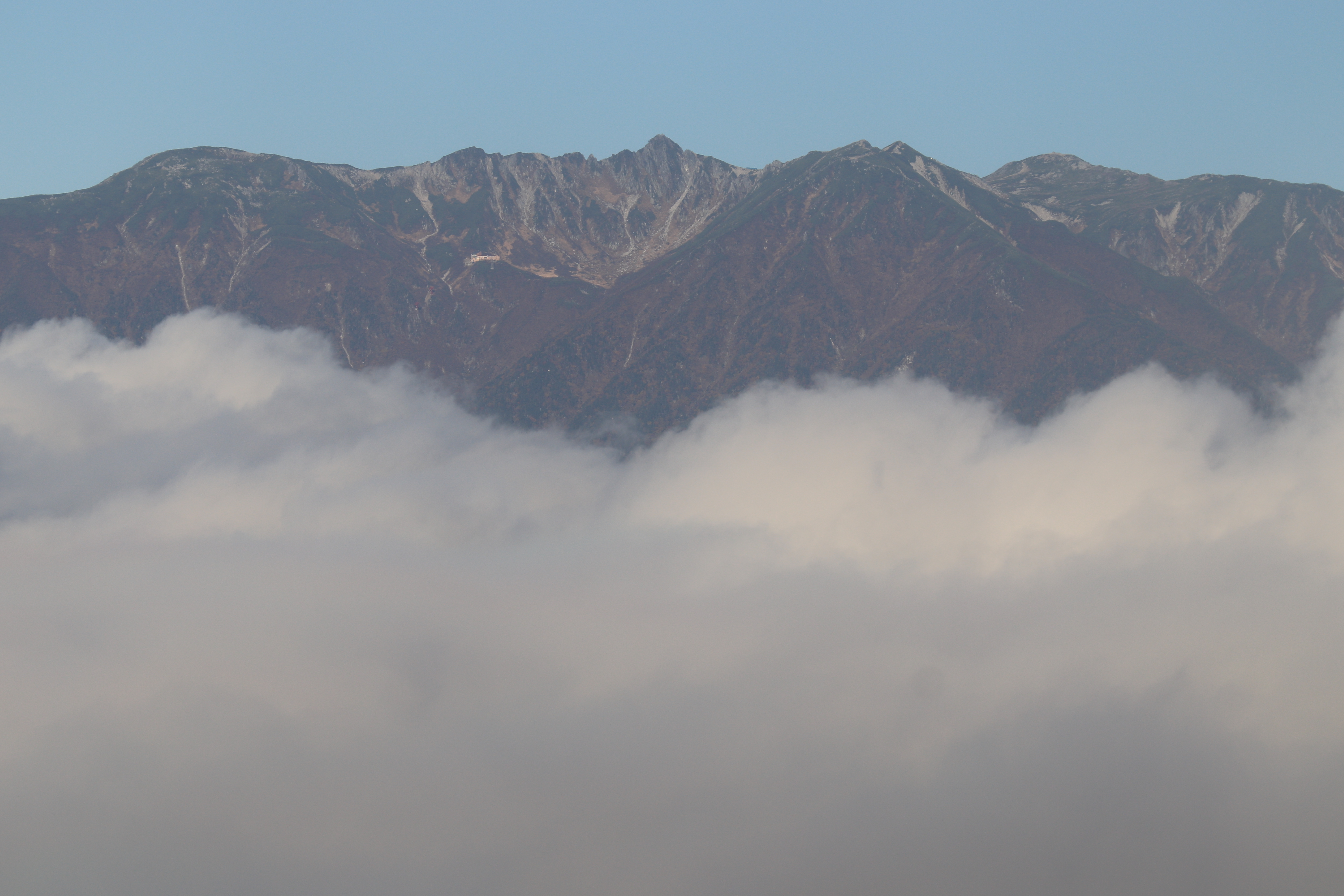Fotografia real relacionada a Kiso-Komagatake: o ponto mais alto dos Alpes Centrais do Japão.
